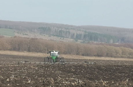 Роман Калентьев проверил начало полевых работ и состояние озимых культур в Пачелмском районе